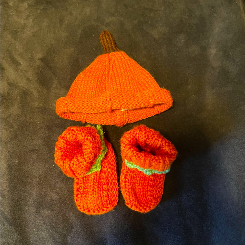 Pumpkin hat and bootie set